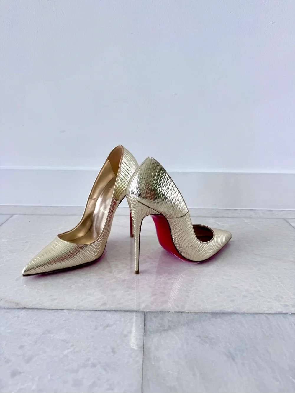 Kate 100 Gold Metallic Pumps Christian Louboutin Metallic Textured Pointed-Toe